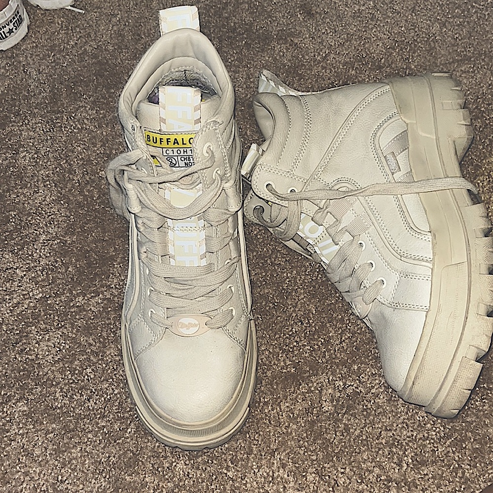 Vegan boots by buffalo